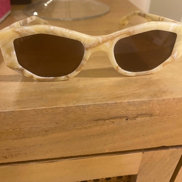 Diff Sunglasses Zoe Milk-N-Honey new in case - Picture 8 of 12
